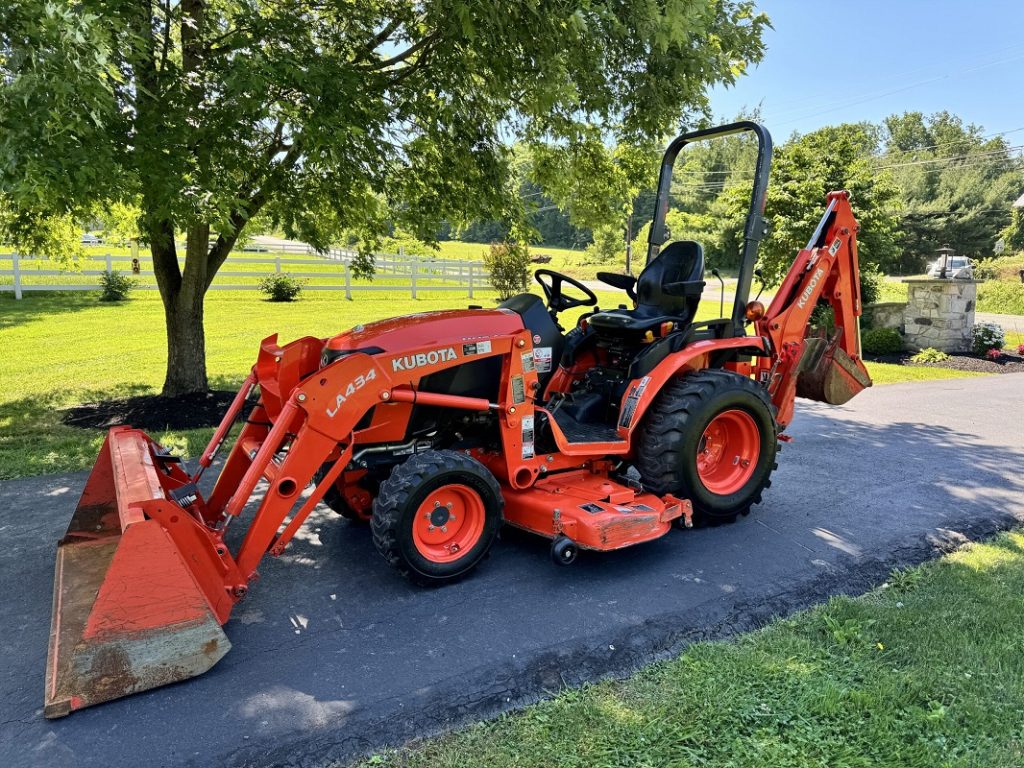 2017 Kubota B2601 4x4 Loader Mower Backhoe