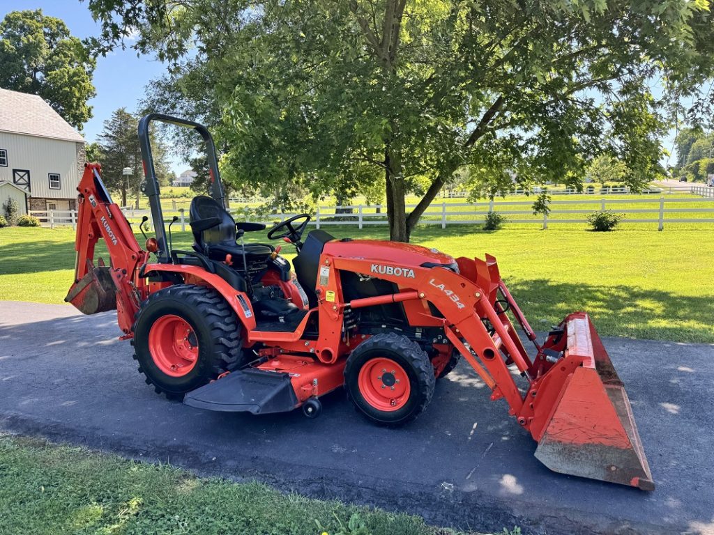 2017 Kubota B2601 4x4 Loader Mower Backhoe