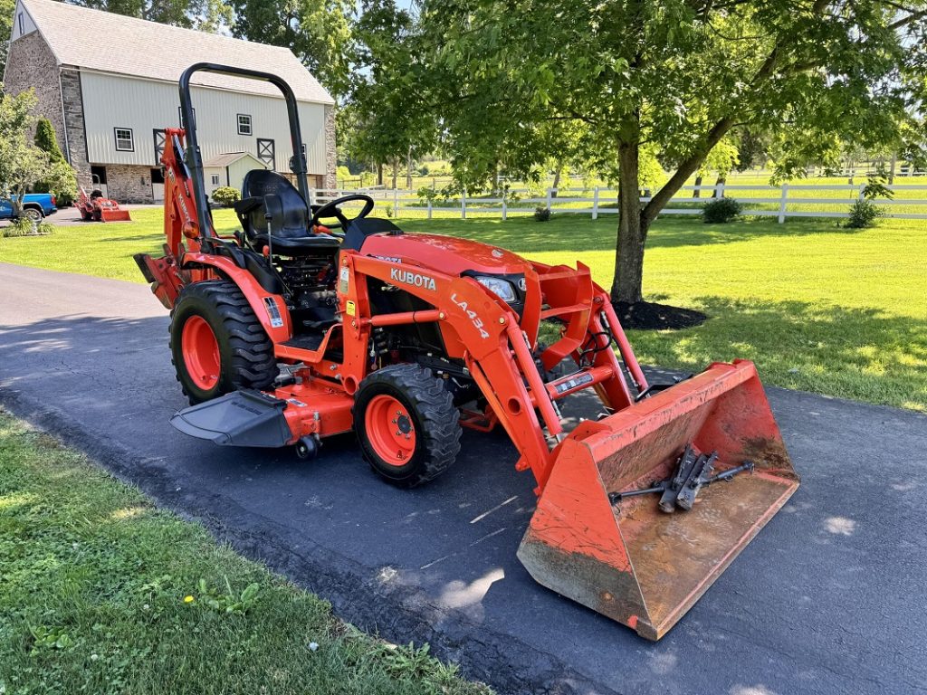 2017 Kubota B2601 4x4 Loader Mower Backhoe