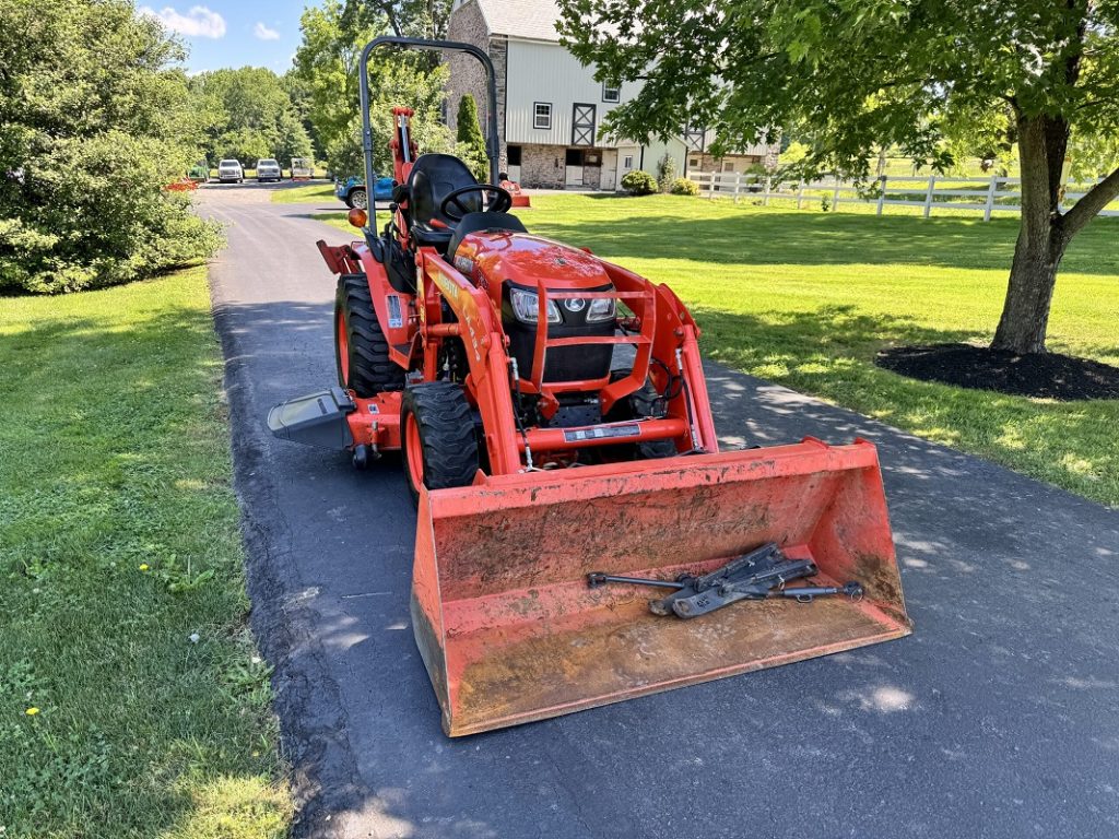 2017 Kubota B2601 4x4 Loader Mower Backhoe